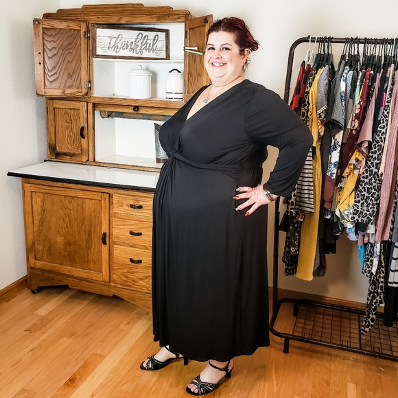 Plus Black Twist Front Midi Dress - Picture 2 of 4